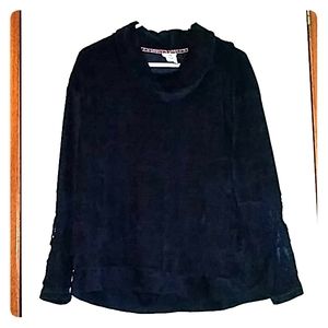 Sweater w/excellent detail in (Carbon)color